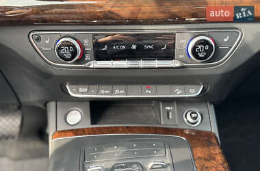 Позашляховик / Кросовер Audi Q5 2020 в 