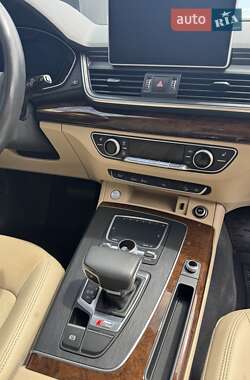 Внедорожник / Кроссовер Audi Q5 2020 в 