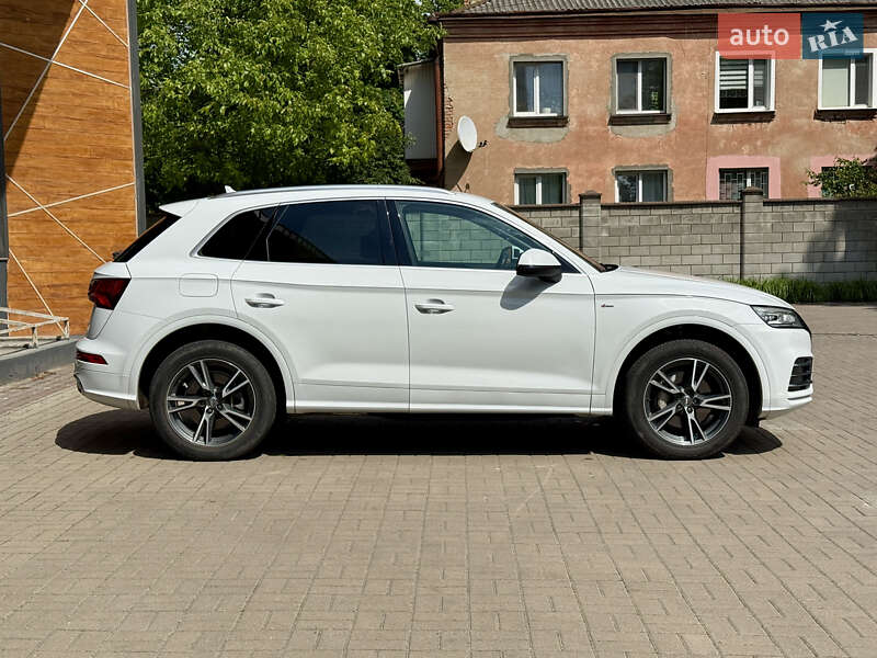 Позашляховик / Кросовер Audi Q5 2020 в Рівному