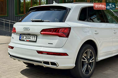 Позашляховик / Кросовер Audi Q5 2020 в 