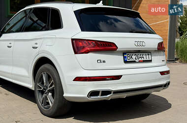 Позашляховик / Кросовер Audi Q5 2020 в 