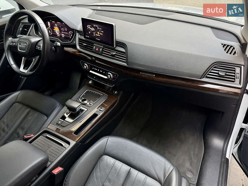 Позашляховик / Кросовер Audi Q5 2020 в Рівному