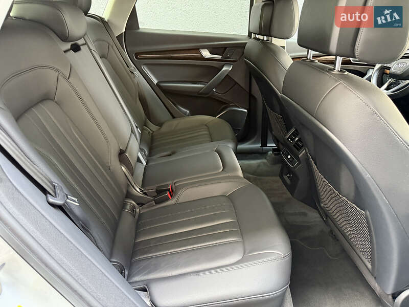 Позашляховик / Кросовер Audi Q5 2020 в Рівному