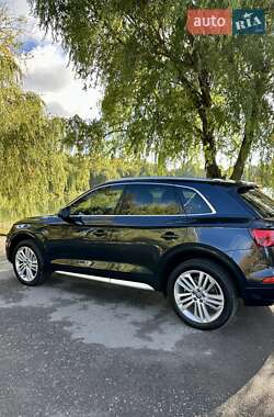 Внедорожник / Кроссовер Audi Q5 2018 в 
