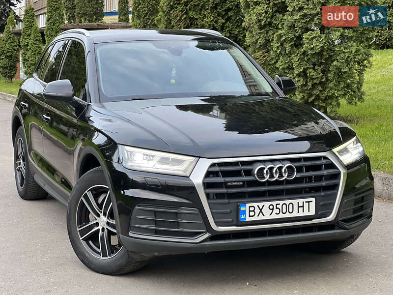 Позашляховик / Кросовер Audi Q5 2018 в 