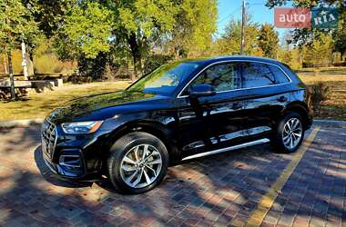 Позашляховик / Кросовер Audi Q5 2021 в 