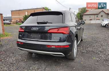 Позашляховик / Кросовер Audi Q5 2018 в 