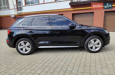 Внедорожник / Кроссовер Audi Q5 2017 в 