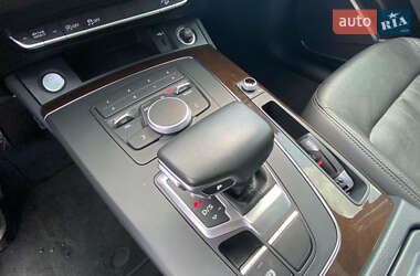 Позашляховик / Кросовер Audi Q5 2019 в 