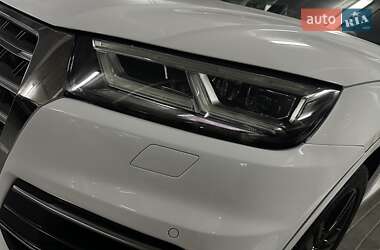 Внедорожник / Кроссовер Audi Q5 2018 в 