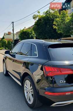 Внедорожник / Кроссовер Audi Q5 2018 в 