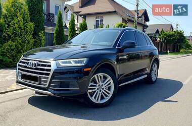Внедорожник / Кроссовер Audi Q5 2018 в 