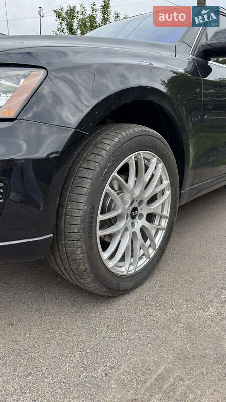 Внедорожник / Кроссовер Audi Q5 2012 в Нововолынске