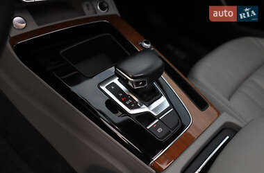 Внедорожник / Кроссовер Audi Q5 2021 в 