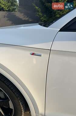 Позашляховик / Кросовер Audi Q5 2019 в 