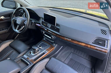 Внедорожник / Кроссовер Audi Q5 2017 в 