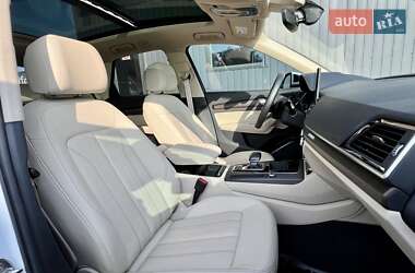 Внедорожник / Кроссовер Audi Q5 2021 в 