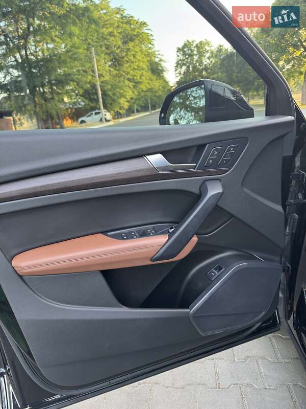 Внедорожник / Кроссовер Audi Q5 2021 в Измаиле