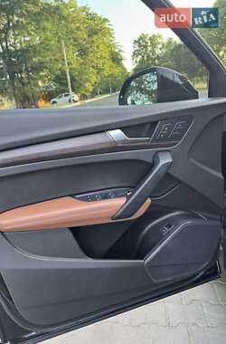 Внедорожник / Кроссовер Audi Q5 2021 в 