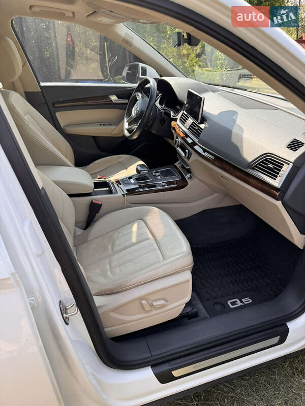 Внедорожник / Кроссовер Audi Q5 2017 в Львове