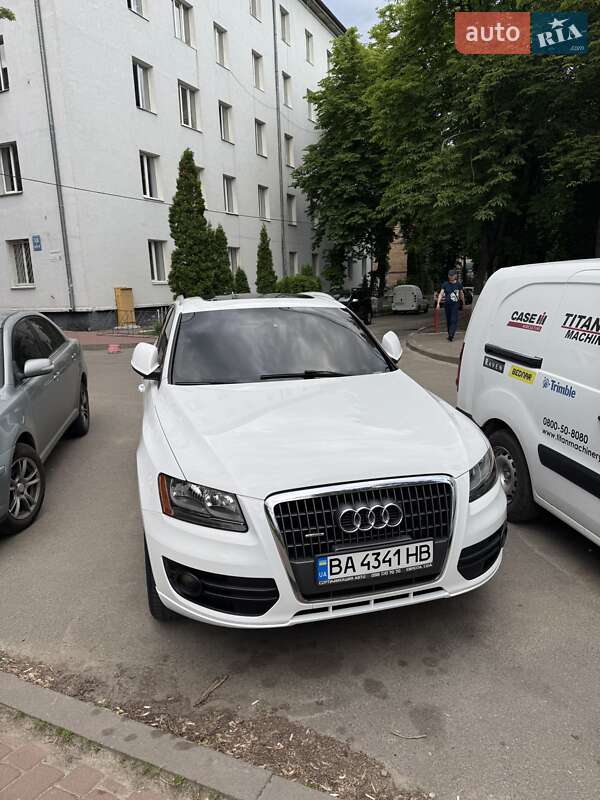 Внедорожник / Кроссовер Audi Q5 2010 в 