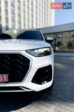 Внедорожник / Кроссовер Audi Q5 2022 в 