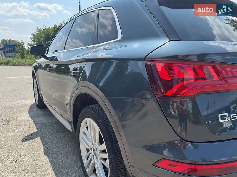 Внедорожник / Кроссовер Audi Q5 2017 в Нежине