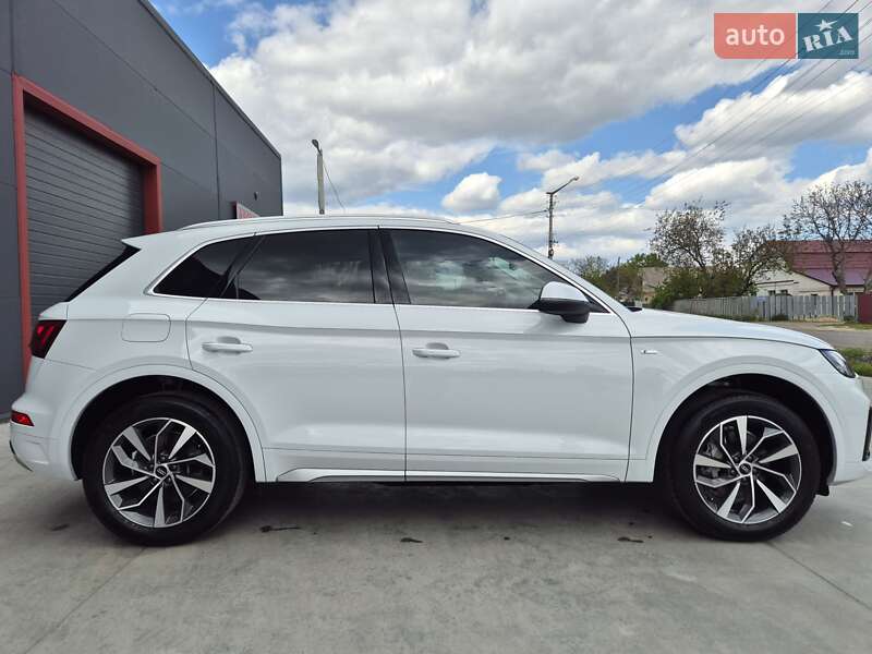 Внедорожник / Кроссовер Audi Q5 2022 в Барышевке