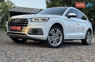 Внедорожник / Кроссовер Audi Q5 2018 в 
