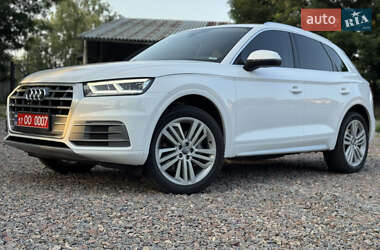 Внедорожник / Кроссовер Audi Q5 2018 в 