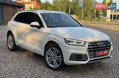 Внедорожник / Кроссовер Audi Q5 2018 в 