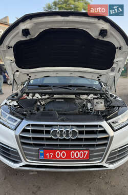 Внедорожник / Кроссовер Audi Q5 2018 в 