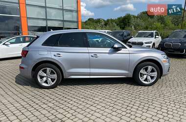 Внедорожник / Кроссовер Audi Q5 2018 в 