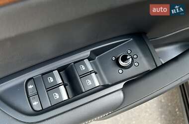 Внедорожник / Кроссовер Audi Q5 2021 в 