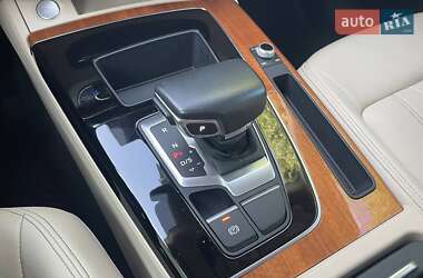 Позашляховик / Кросовер Audi Q5 2021 в 