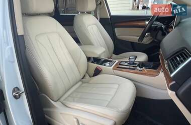 Позашляховик / Кросовер Audi Q5 2021 в 