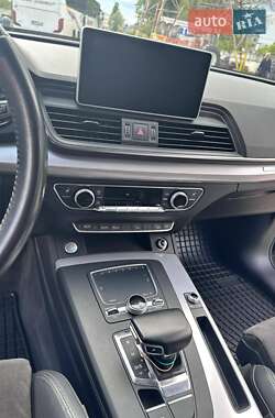 Внедорожник / Кроссовер Audi Q5 2017 в 