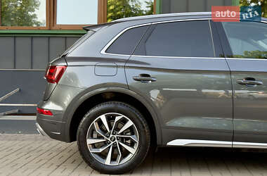 Позашляховик / Кросовер Audi Q5 2021 в 