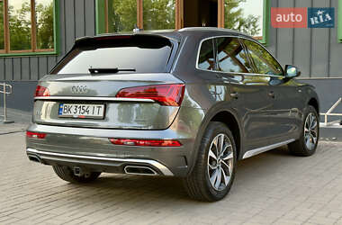 Позашляховик / Кросовер Audi Q5 2021 в 