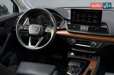 Позашляховик / Кросовер Audi Q5 2021 в 