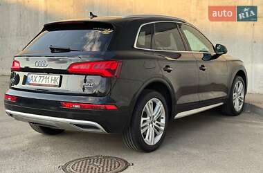 Внедорожник / Кроссовер Audi Q5 2017 в 
