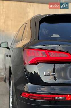 Внедорожник / Кроссовер Audi Q5 2017 в 