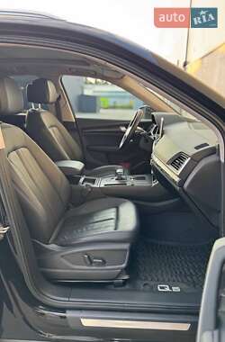 Внедорожник / Кроссовер Audi Q5 2017 в 