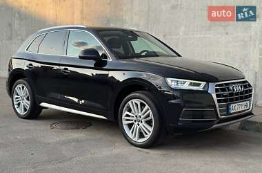 Внедорожник / Кроссовер Audi Q5 2017 в 