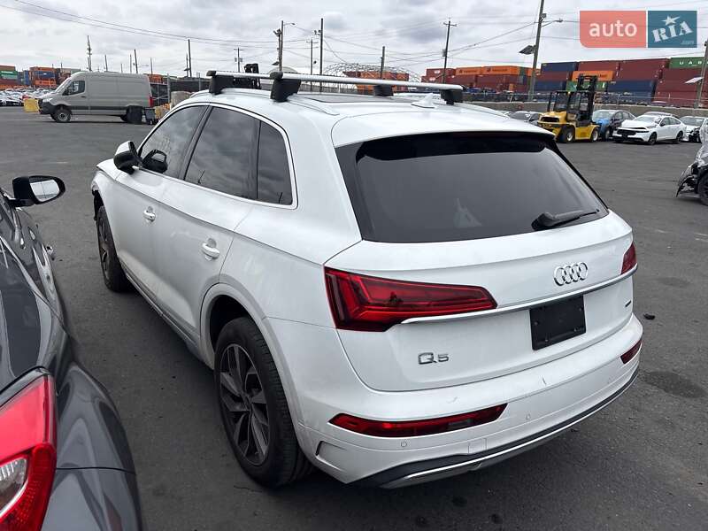 Внедорожник / Кроссовер Audi Q5 2021 в 