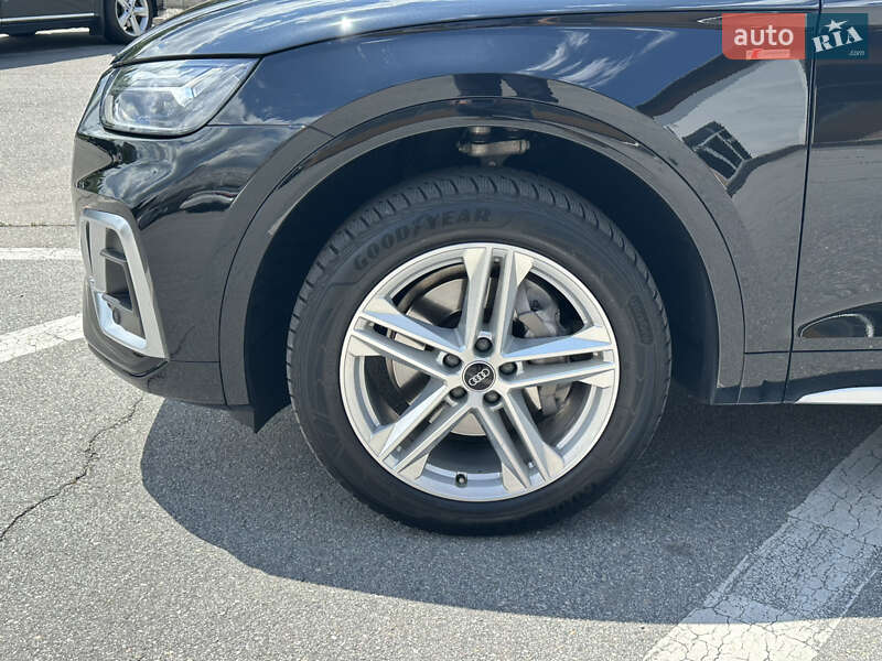 Внедорожник / Кроссовер Audi Q5 2021 в Киеве