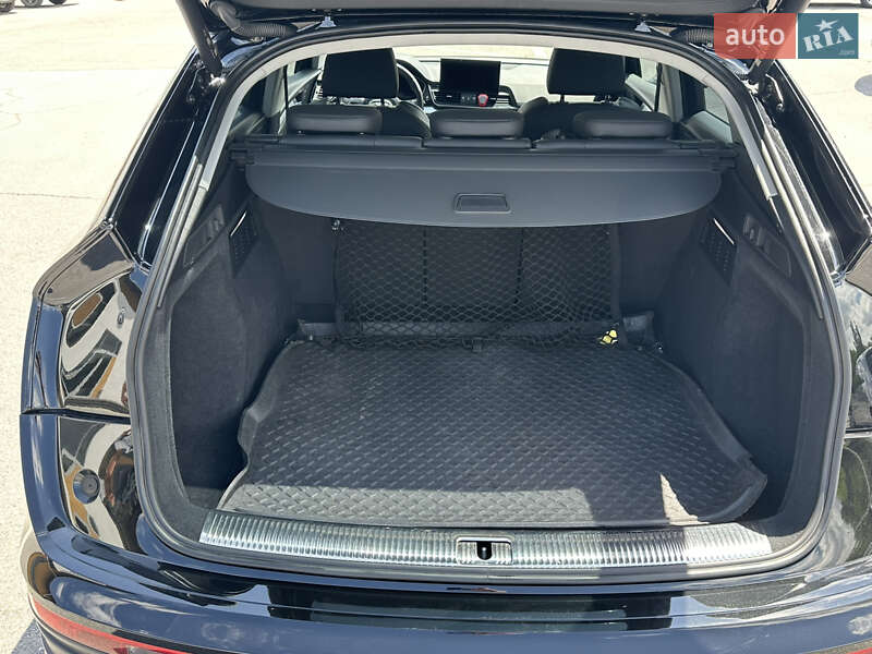 Внедорожник / Кроссовер Audi Q5 2021 в Киеве