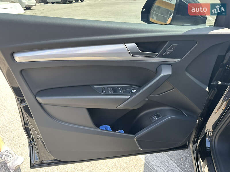 Внедорожник / Кроссовер Audi Q5 2021 в Киеве