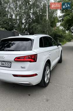 Внедорожник / Кроссовер Audi Q5 2018 в 