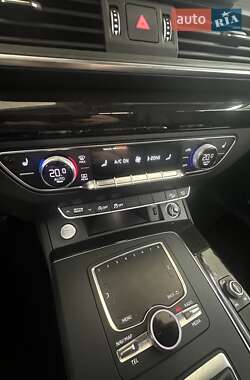 Внедорожник / Кроссовер Audi Q5 2018 в 
